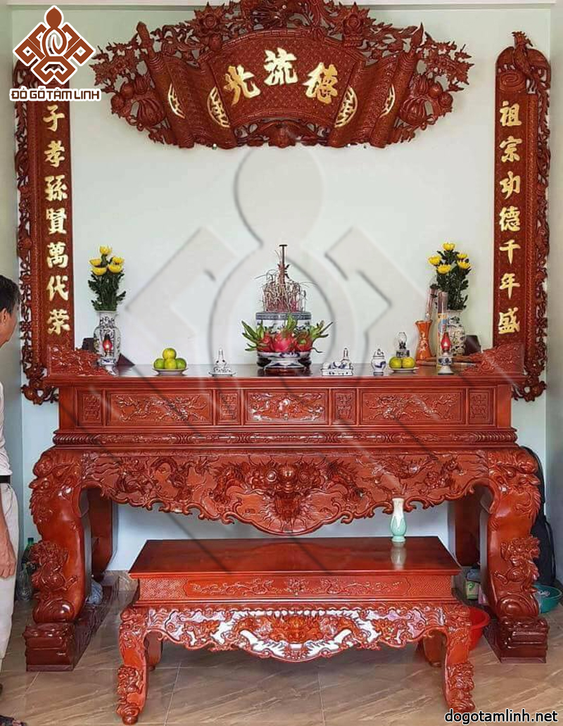 Nội thất bàn thờ được làm từ gỗ Hương tự nhiên cao cấp