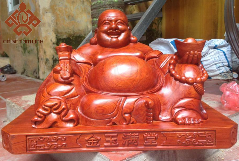 Tượng Phật Di Lặc kéo bao tiền làm bằng gỗ Hương