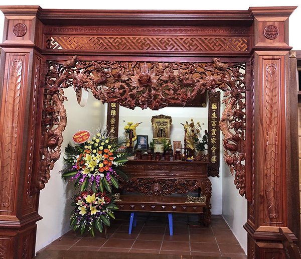Mẫu bàn thờ gia tiên bằng gỗ tự nhiên