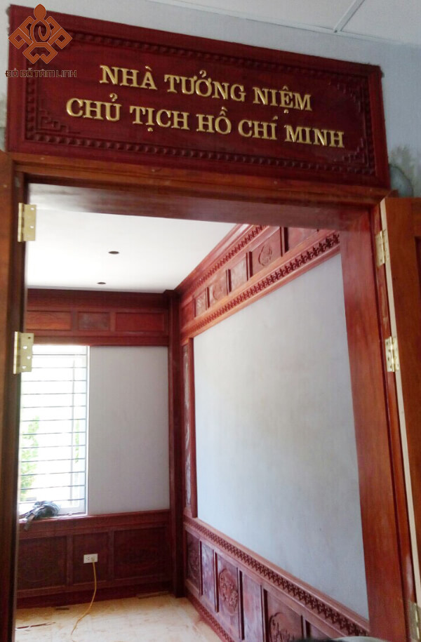 Cửa ra vào của phòng chủ tịch Hồ Chí Minh